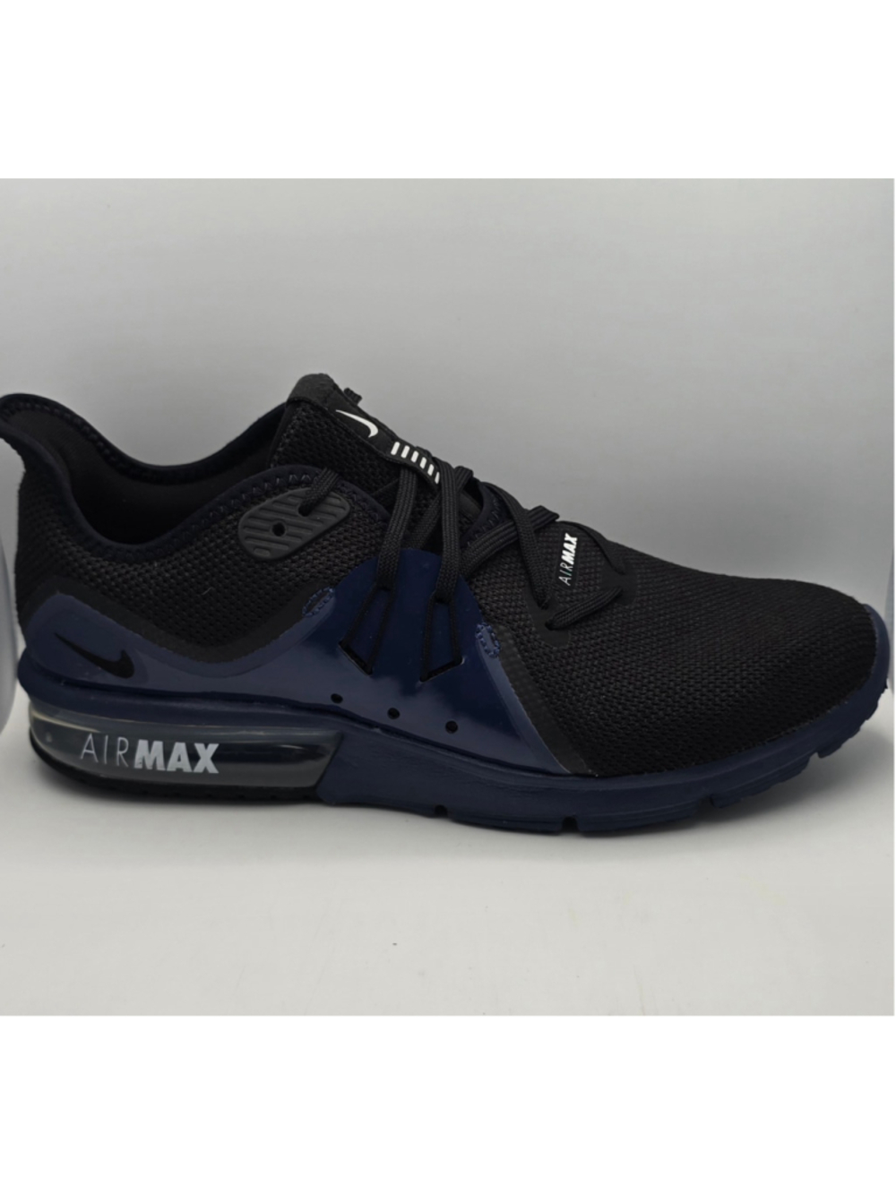 Men's Nike Air Max Sneak ers Black and Navy Blue 8.5 men's 10 women’s